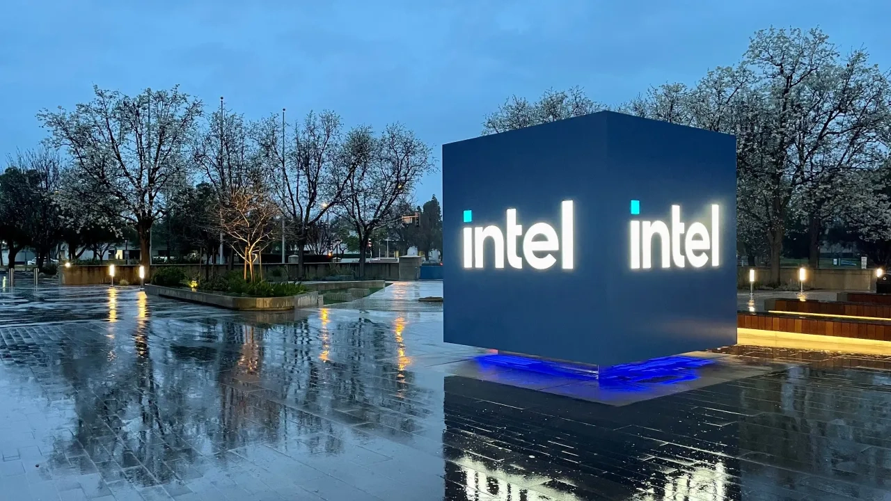 Intel, 18A üretim sürecinde yeni kademeye geçti!