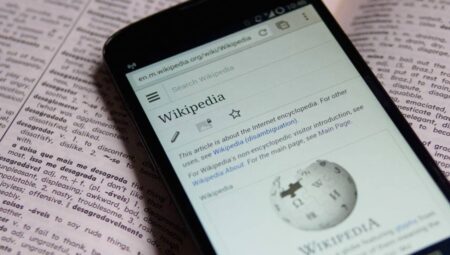 Wikipedia, daha fazla yapay zeka kullanacak!